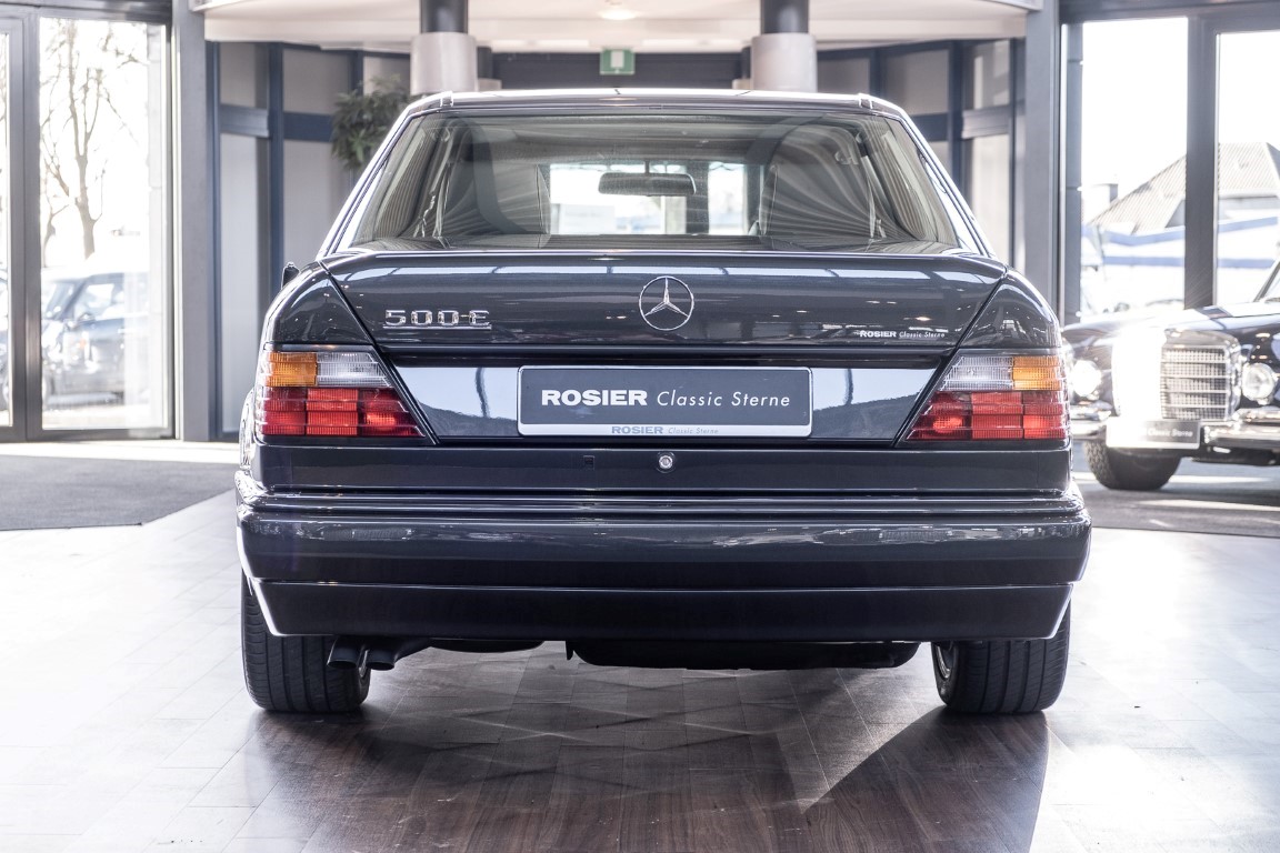 https://www.classic-sterne.de/files/bilder/fahrzeuge/20582%20Mercedes-Benz%20500%20E%20W124%20Blauschwarz-Met/500E-W124-BlauschwarzMet007.jpg